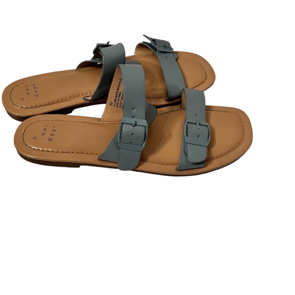 A New Day Blue Gray 2 Band Strap Buckle Sandals Size 6 1/2 - Picture 2 of 6